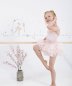 Mobile Preview: Lilipinso Wandsticker tanzende Ballerina an der Wand