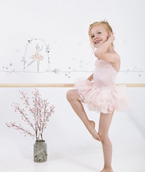 Lilipinso Wandsticker tanzende Ballerina an der Wand