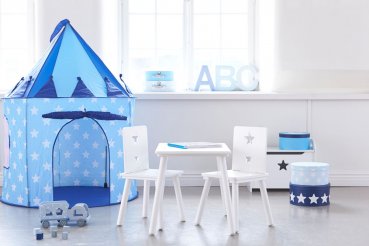 Kinderzelt in hellblaun mit weißen Sternen und dunkelblauen Nähten im Kinderzimmer
