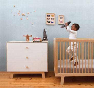 Oeuf Babybett Sparrow Birke im Kinderzimmer