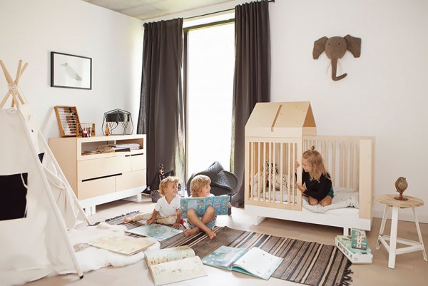 Kutikai Babybett Umbauset Häuschenform mit Wickelkommode kombiniert